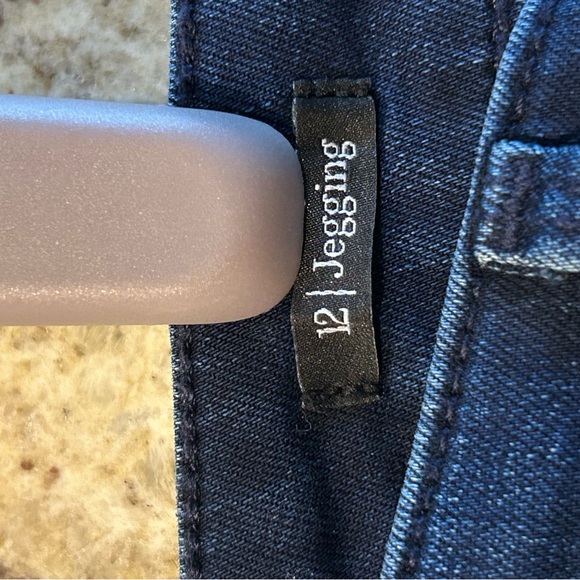 Talbots Women's Jeggings size 12 Dark Blue Jeans. Five pockets. Like new ! - Picture 4 of 6